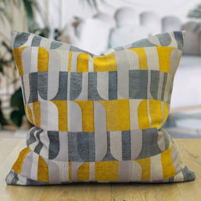 Moderne Art Deco Geo Cushion in Ochre