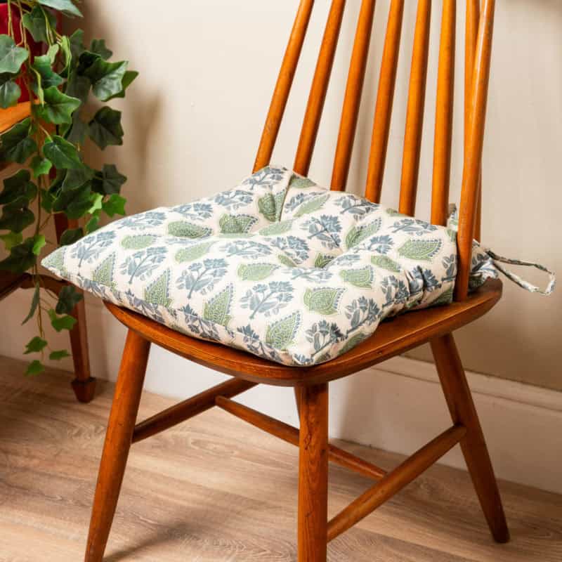 Cotswold Countryside Motif Quilted Seat Pad