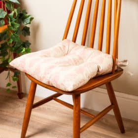 Hidcote Quilted Seat Pad in Dusky Pink