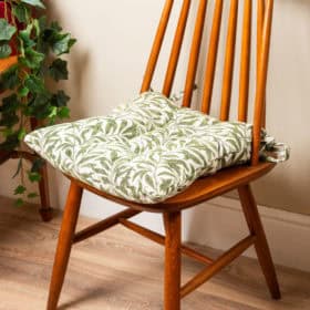 Willow Branch Tapestry Quilted Seat Pad in Green