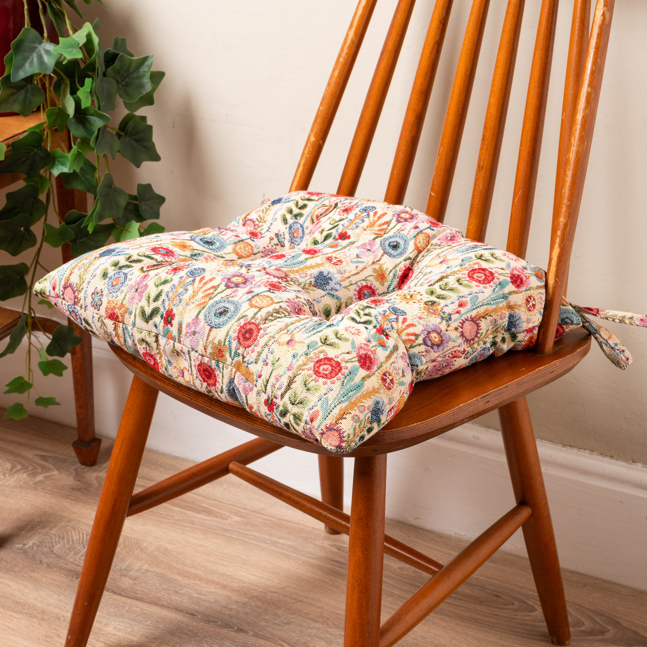 Secret Garden Tapestry Quilted Seat Pad