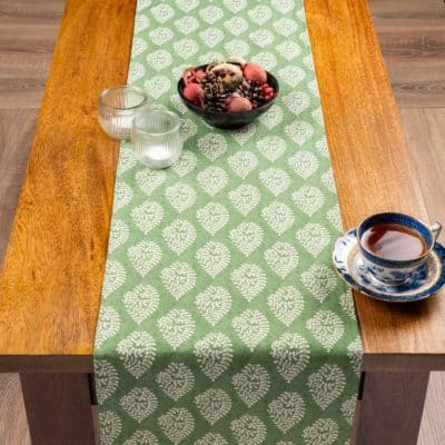 Linden Leaf Linen Blend Paisley Motif Table Runner in Fern Green