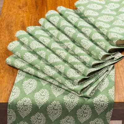 Linden Leaf Linen Blend Paisley Motif Table Runner in Fern Green